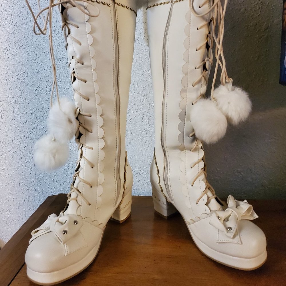 Lace Up Knee High Boots with Faux Fur and Bow Great Condition